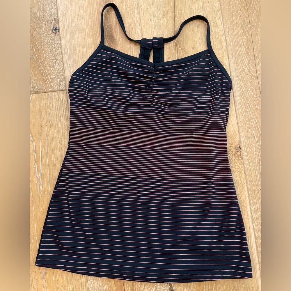 Lucy strappy yoga tank with built in shelf bra. M